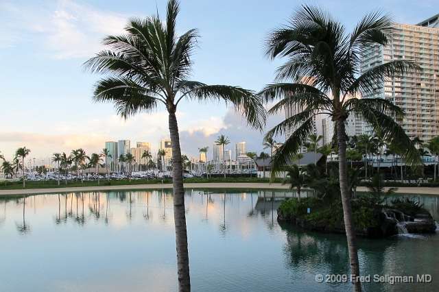 20091101_065516  G11.jpg - Lagoon, Hilton Hawaiin Village, Honolulu, Hawaii